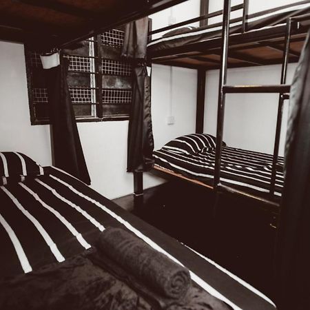House Of Wolves Hostel Pantai Cenang  Exterior foto