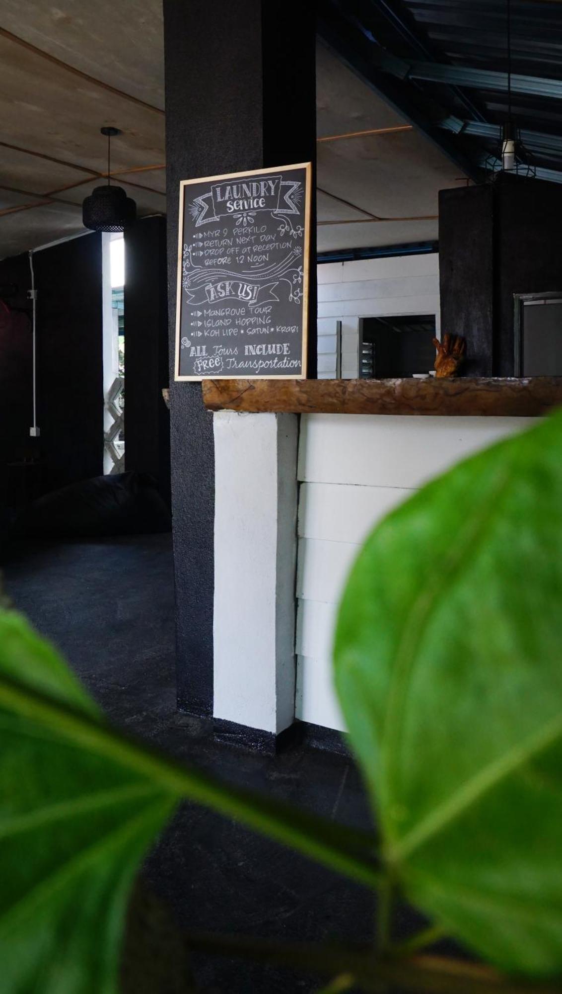 House Of Wolves Hostel Pantai Cenang  Exterior foto