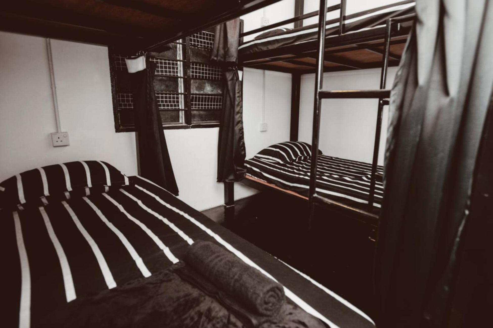 House Of Wolves Hostel Pantai Cenang  Exterior foto