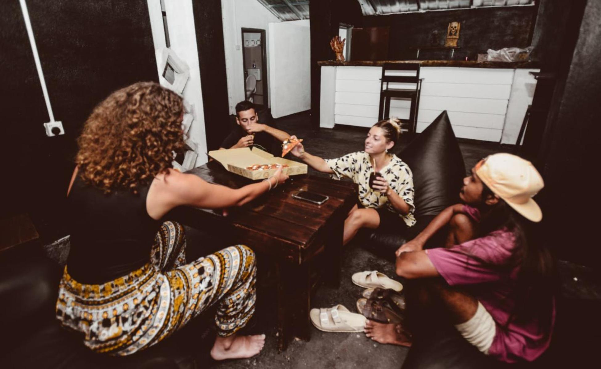 House Of Wolves Hostel Pantai Cenang  Exterior foto